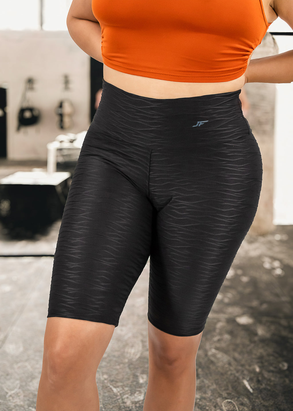 woman wearing capri leggings